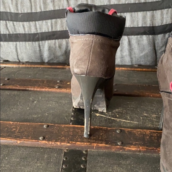 Heel boot - Picture 3 of 3